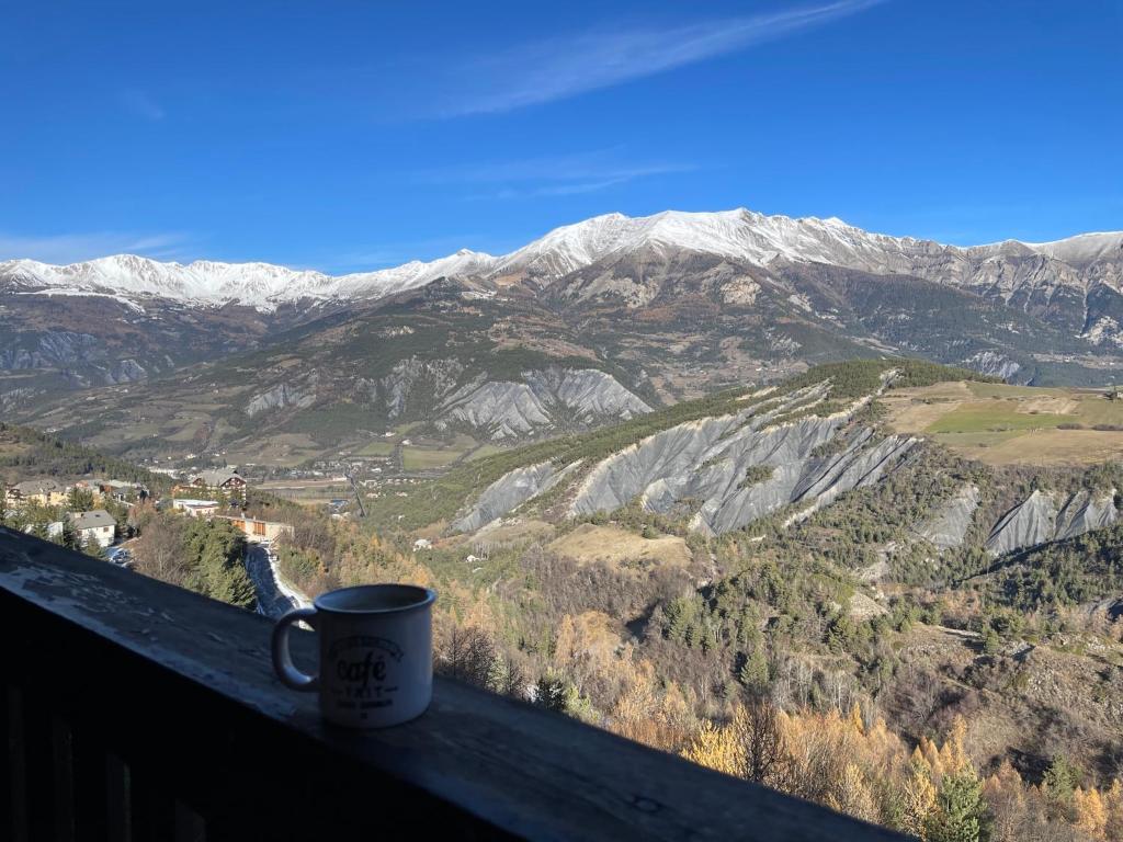 Appartement au Sauze vue montagne photo 3