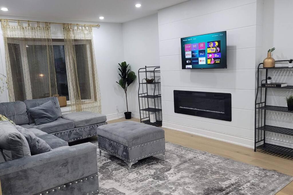 Modern Cozy Newly Upgraded Home photo 1