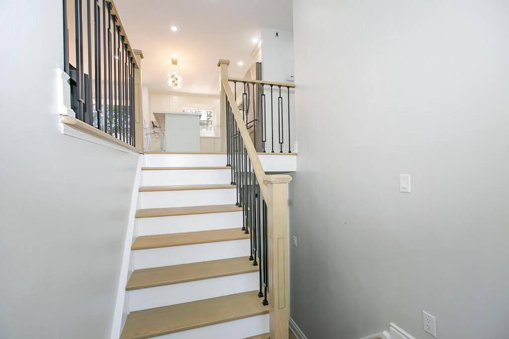 Modern Cozy Newly Upgraded Home photo 4