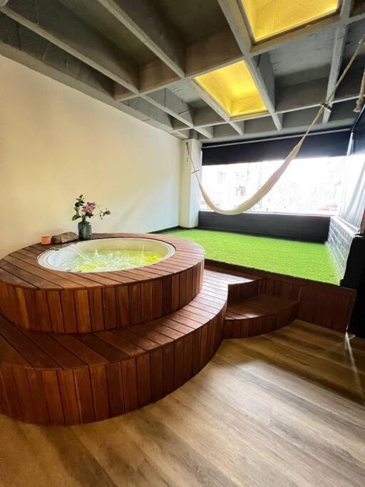 Deluxe Man cave with jacuzzy photo 1