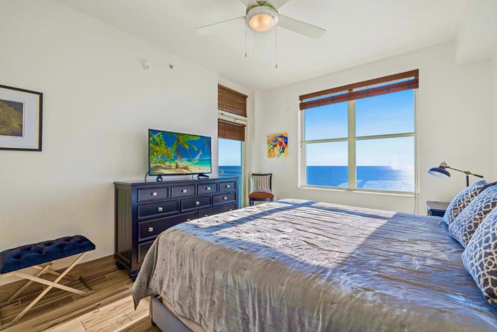 AQUA RESORT! Beachfront, 3 Bedroom Condo! 2 Bedrooms Beach Front! Sleeps 7! Free Beach Chairs by Dolce Vita Getaways PCB photo 2