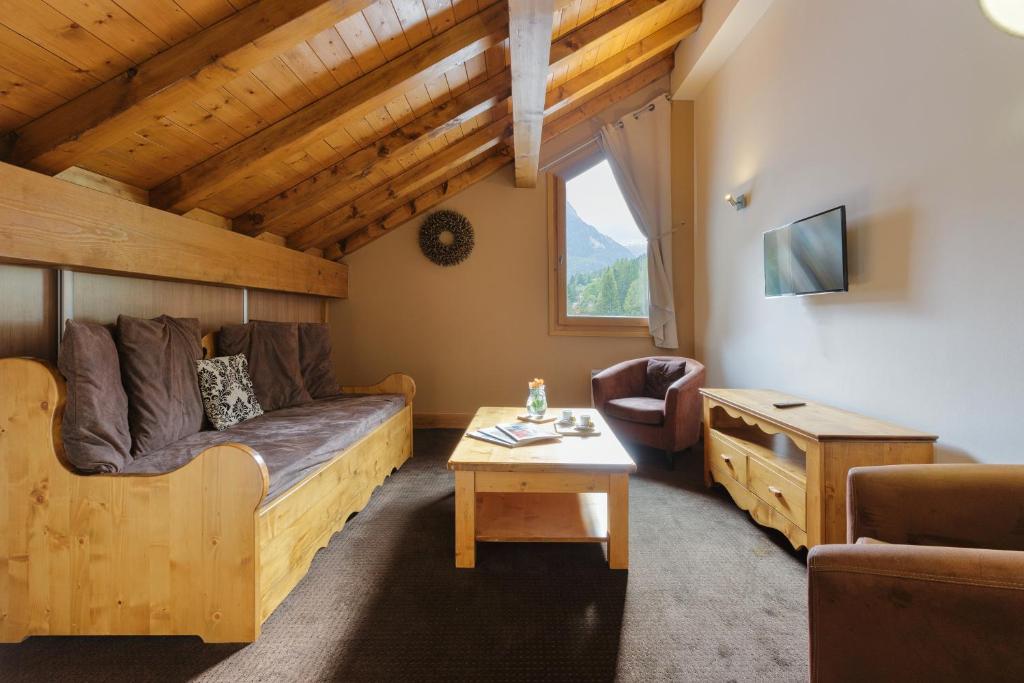 Vallorcine Apartments - Tap to explore photos