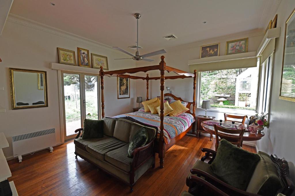 Galahad's Animal Sanctuary B&B photo 3