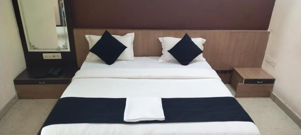 Hotel K J International photo 3