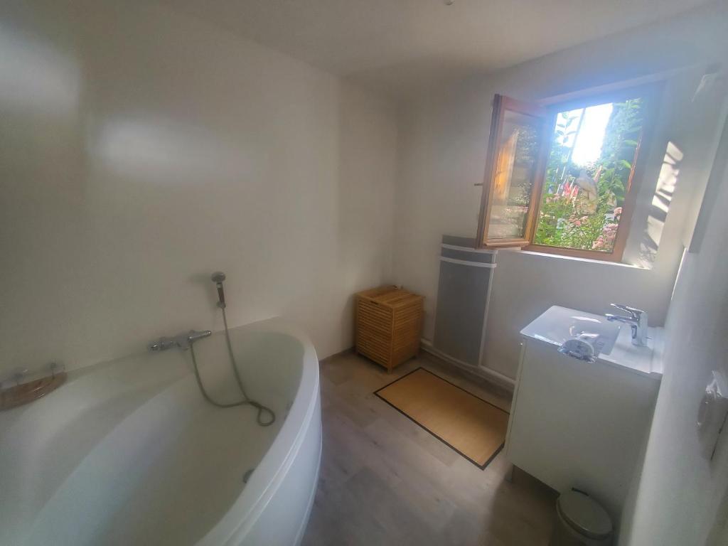 HAMPTON COTTAGE photo 1