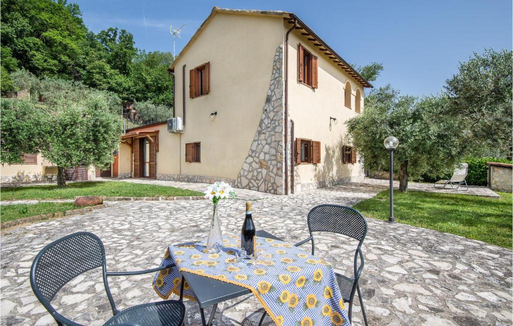 Awesome Apartment In Narni With 1 Bedrooms, Outdoor Swimming Pool And Wifi photo 2
