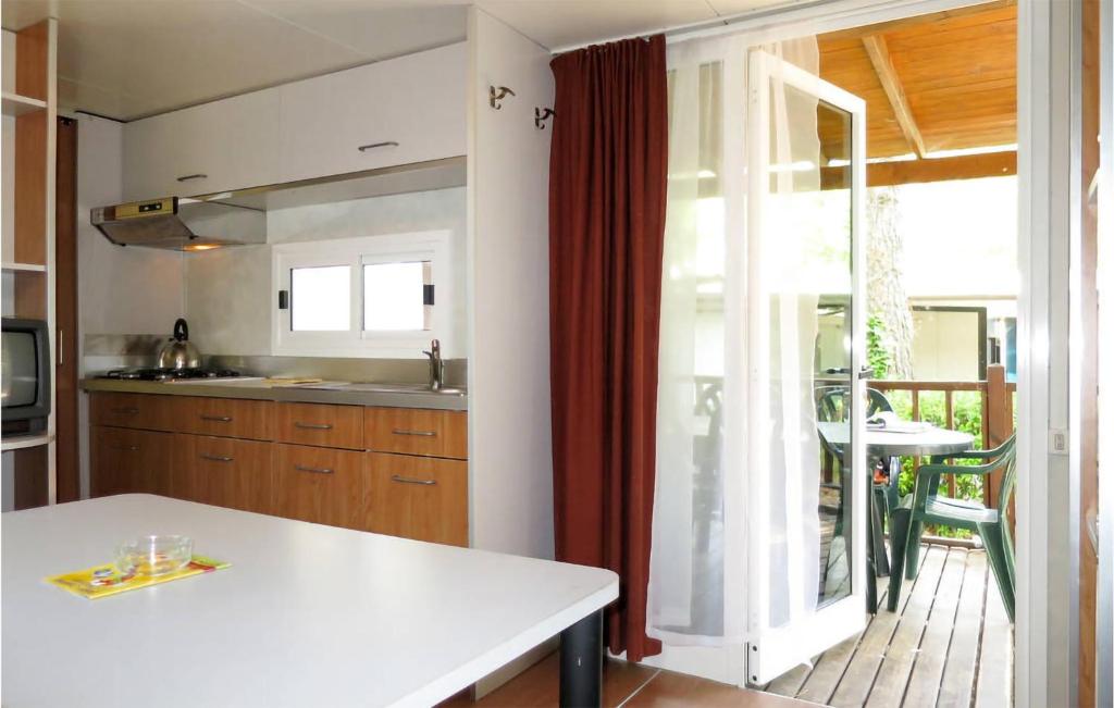 Nice Caravan In Tuoro Sul Trasimeno With Outdoor Swimming Pool, 2 Bedrooms And Wifi photo 4
