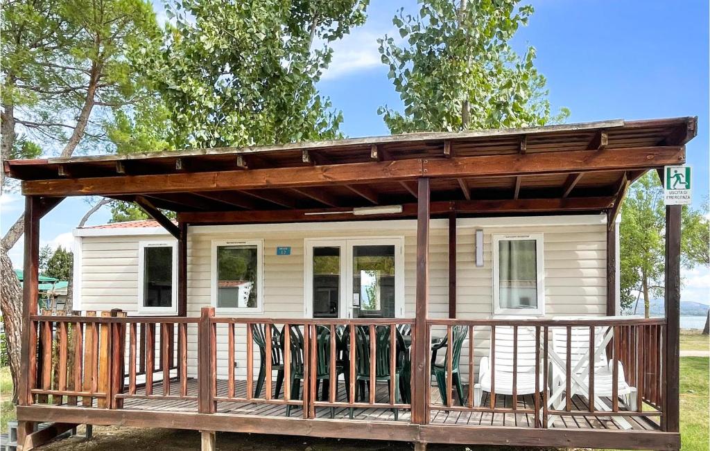 Amazing Caravan In Tuoro Sul Trasimeno With Outdoor Swimming Pool, 2 Bedrooms And Wifi photo 3
