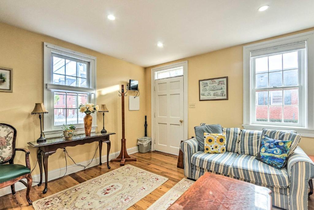 Townhome in Leesburg Historic District! photo 4