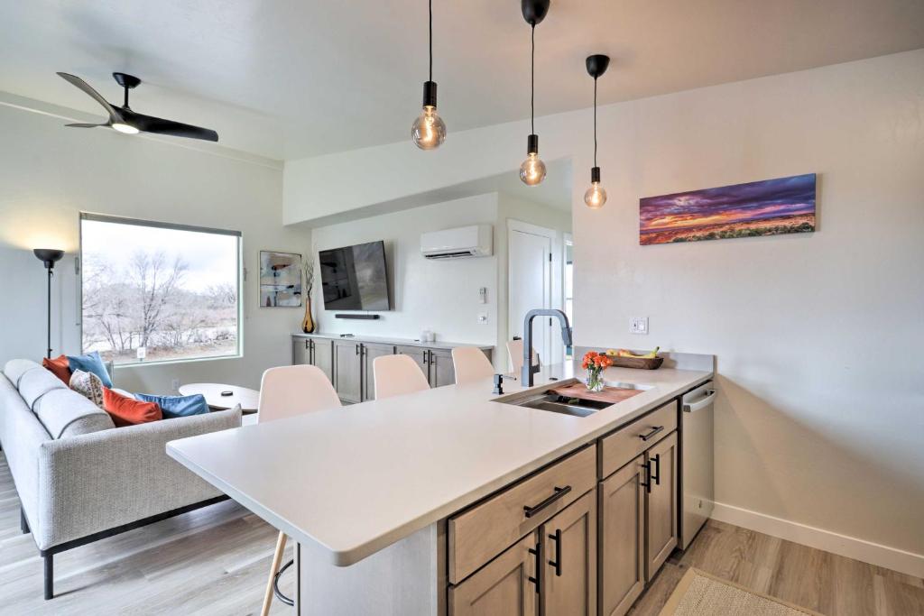 Contemporary Home with Views 1 Mi to Downtown! photo 2