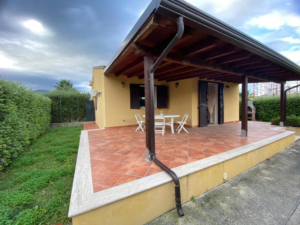 Villa indipendente le coccinelle beach mare piscina a 250 mt dal mare con servizio di piscina a 400 mt 12 k da Cefalu
