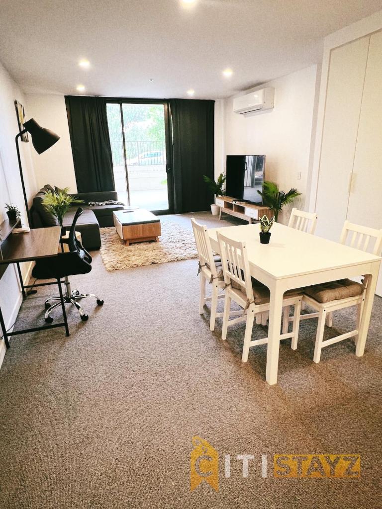 Contemporary in Kingston-2bd Apt photo 1