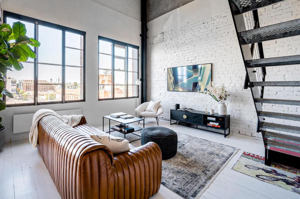 New York Converted Warehouse Apartment in Richmond photo 3