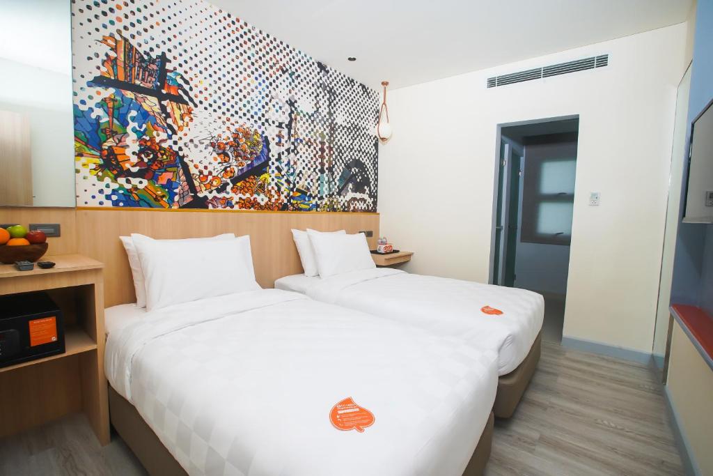 Go Hotels Plus Naga - Tap to explore photos