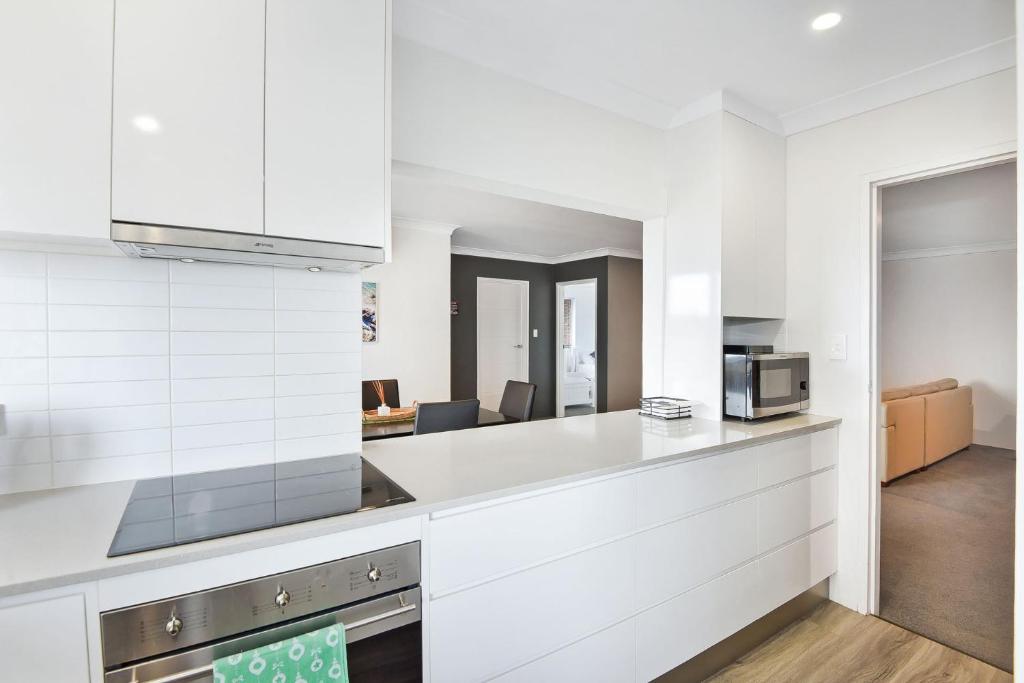 Ocean Court 10 photo 2