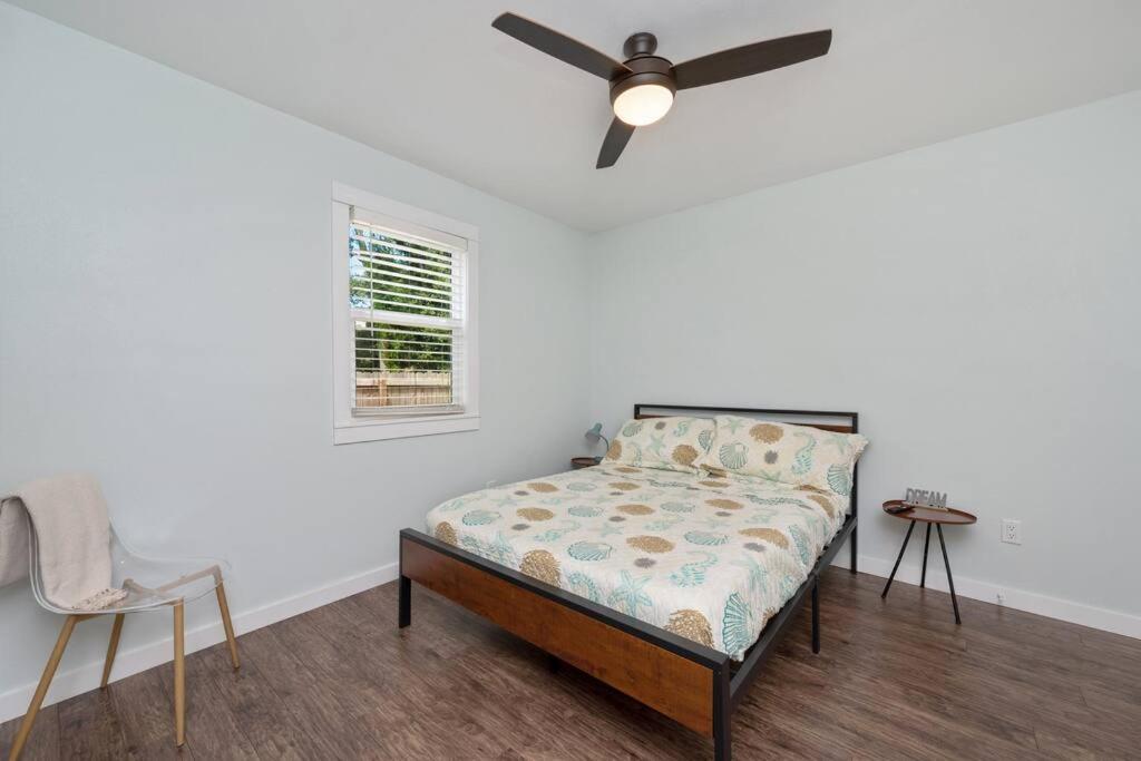 Stylish 2 bedroom home close 2 dtown, nas, and bch photo 3