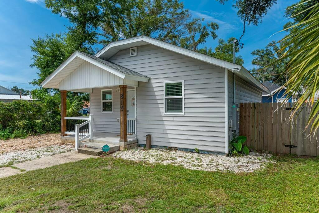 Stylish 2 bedroom home close 2 dtown, nas, and bch photo 4