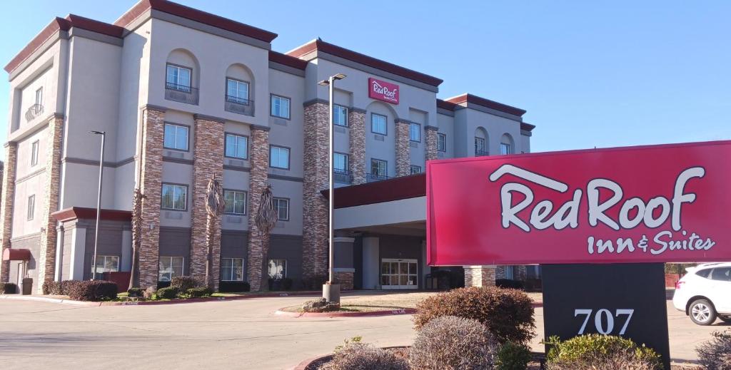 Red Roof Inn & Suites Longview image