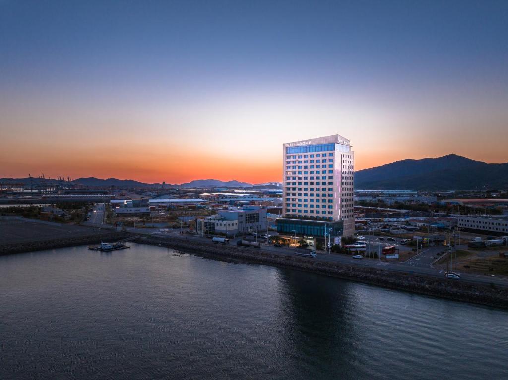 Gwangyang Lacky Hotel photo 1