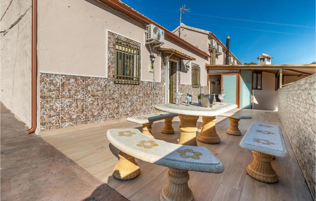 Nice Home In Villanueva De Algaidas With Wifi And 4 Bedrooms photo 1