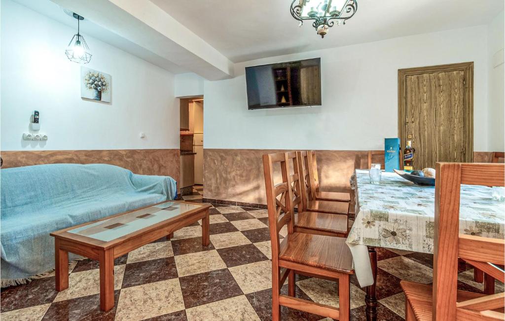 Nice Home In Villanueva De Algaidas With Wifi And 4 Bedrooms photo 2