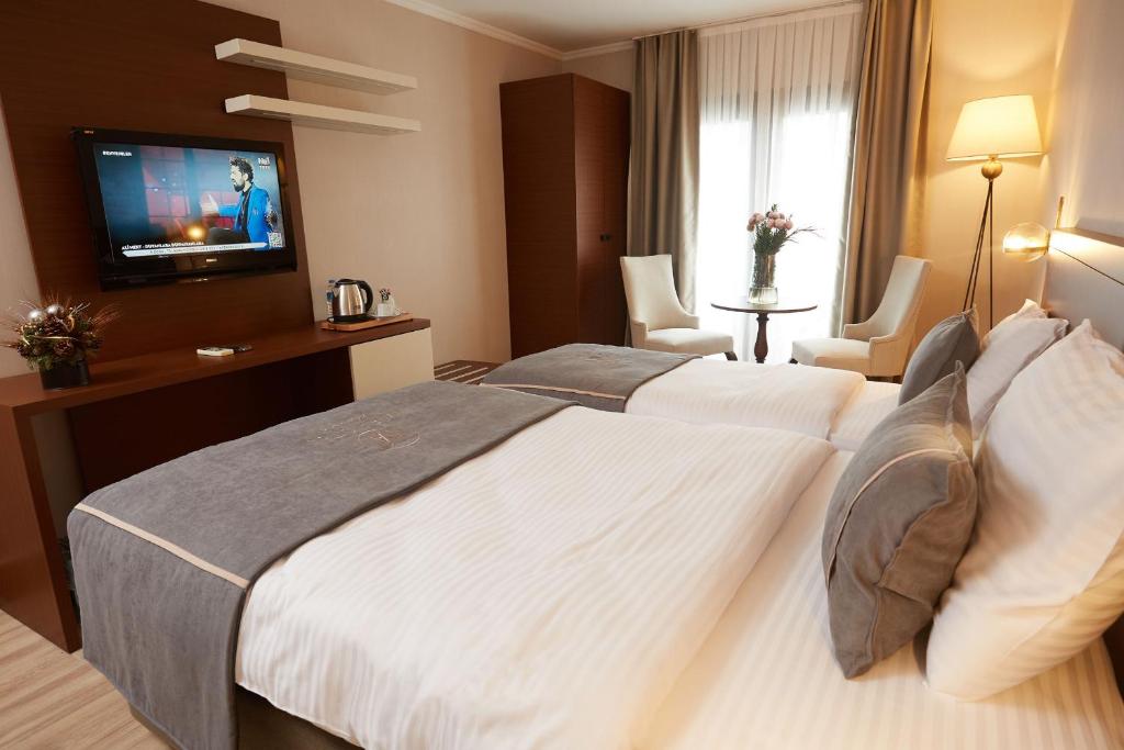 Mira Otel Alsancak - Tap to explore photos