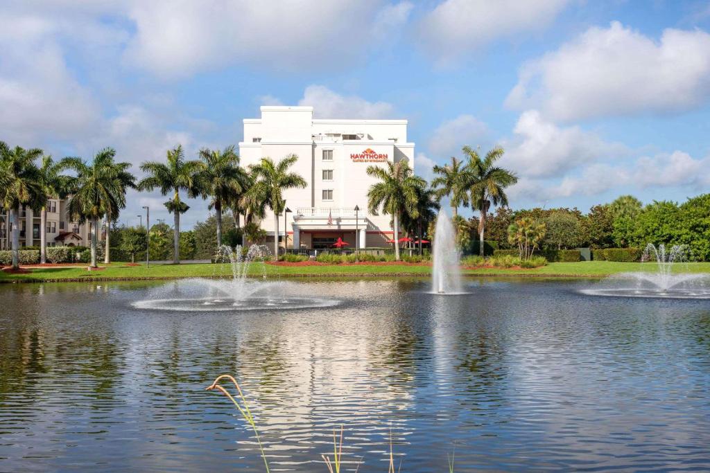 Hawthorn Extended Stay by Wyndham West Palm Beach image