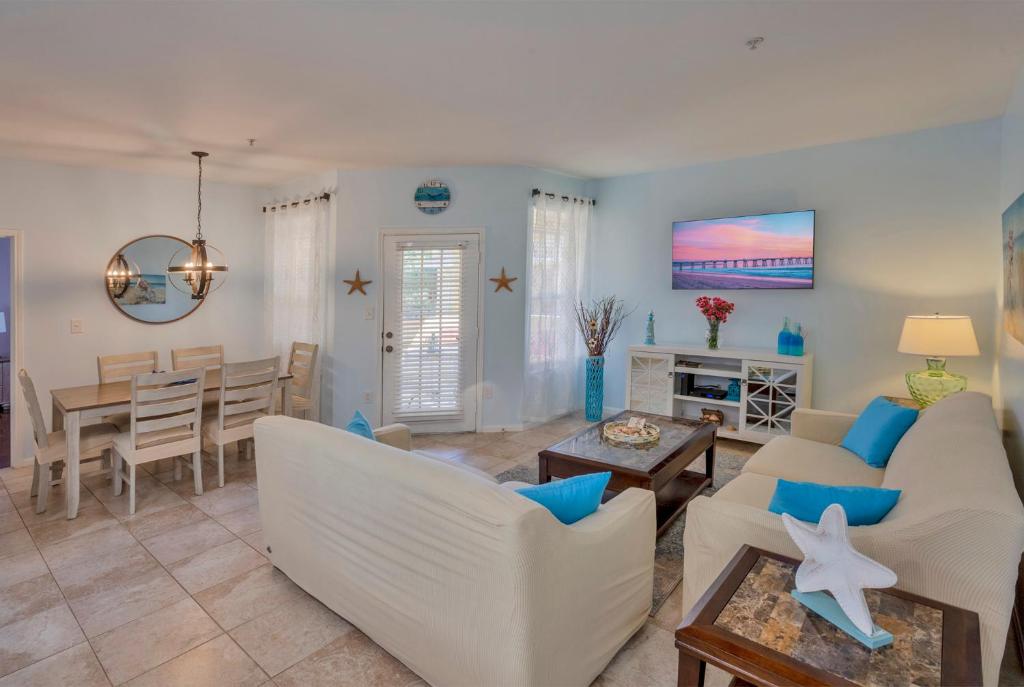 NEW 2bed2bath condo - CLEARWATER BEACH - FREE Wi-Fi and Parking image