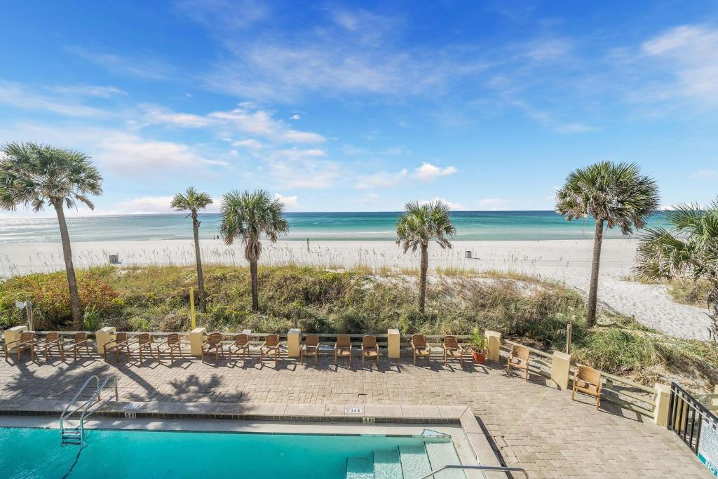 Ramada by Wyndham Panama City Beach / Beachfront photo 4