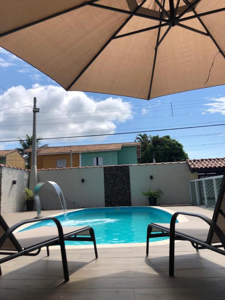 Piscina aquecida, 3 dorms ar condicionado, Cervejeira e Bilhar, a 500 metros do Mar photo 2