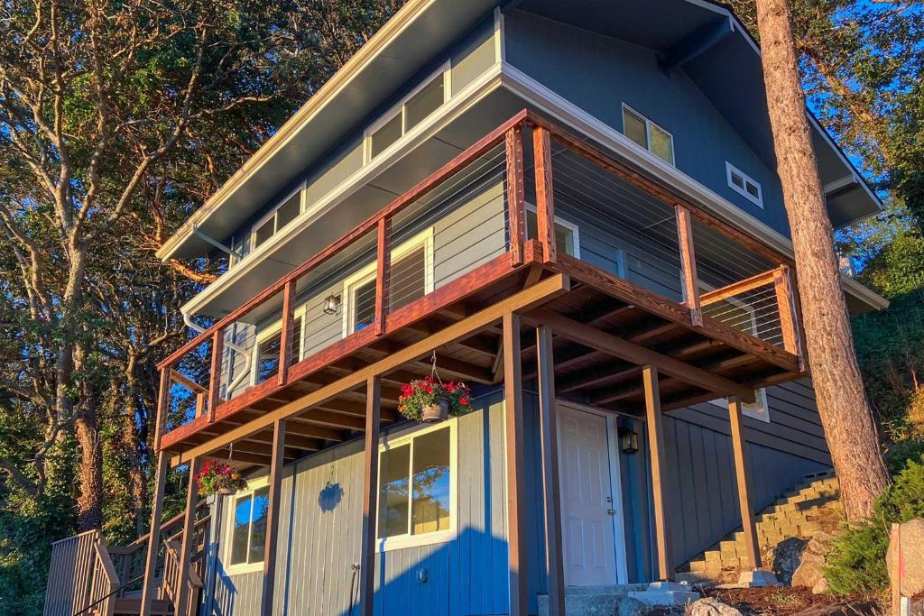 Tacoma Dash Point Beach Cabin with Balcony! photo 2
