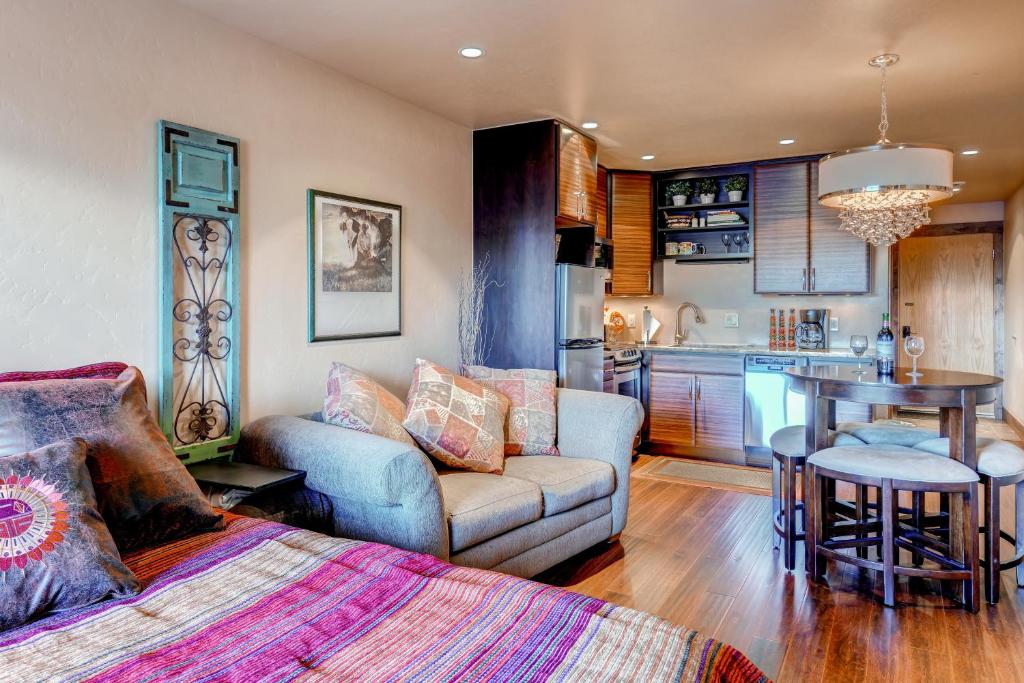 Studio Condo 318 in Historic Frisco at Cedars Lodge photo 2
