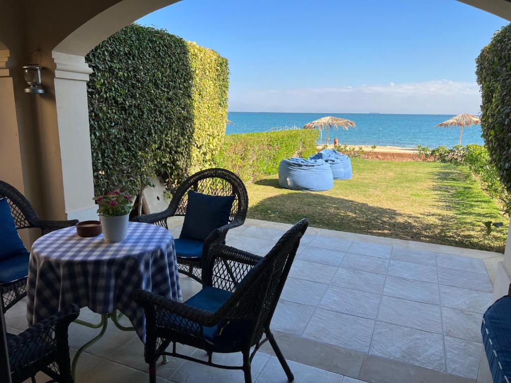 Amazing Beachfront townhouse chalet Ain Sokhna LaVista 1 photo 3