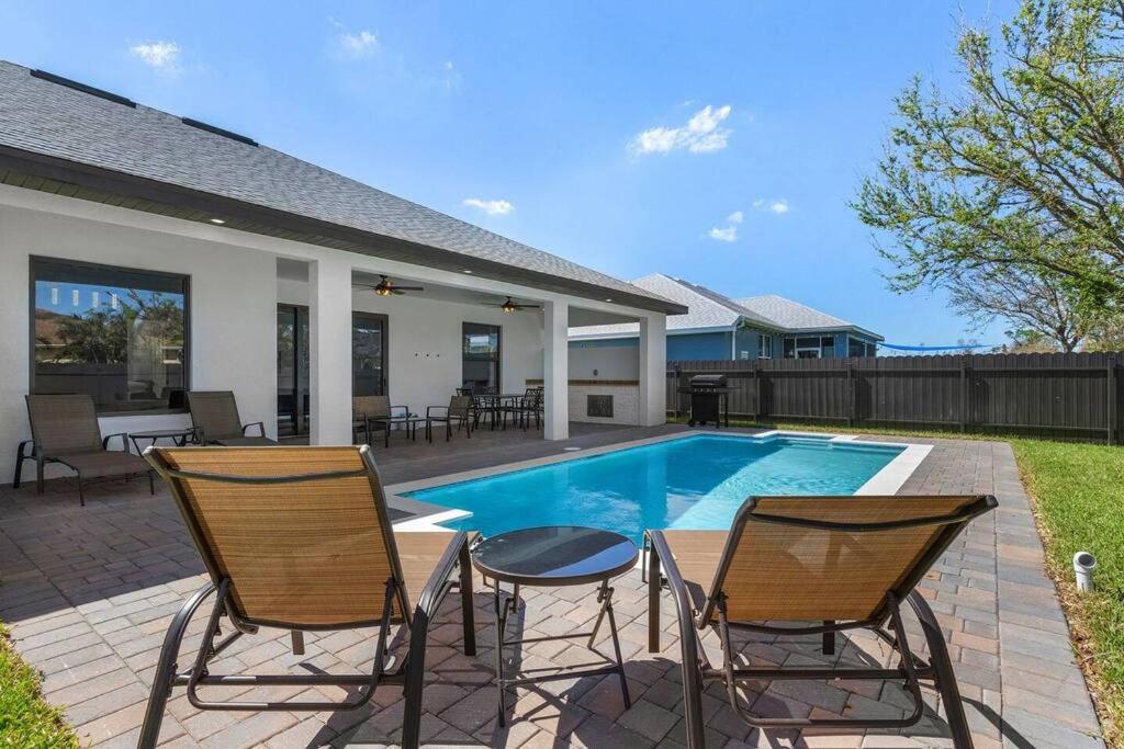 Peaceful retreat FREE heated salt water pool! image
