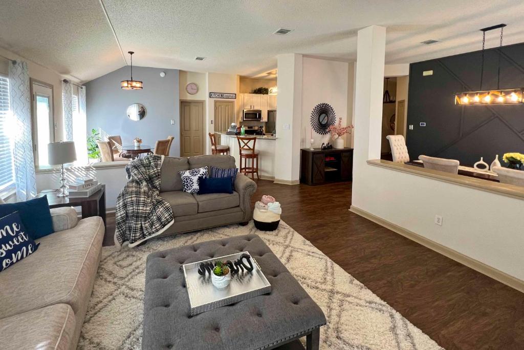 Modern Pflugerville Getaway with Private Pool! photo 2