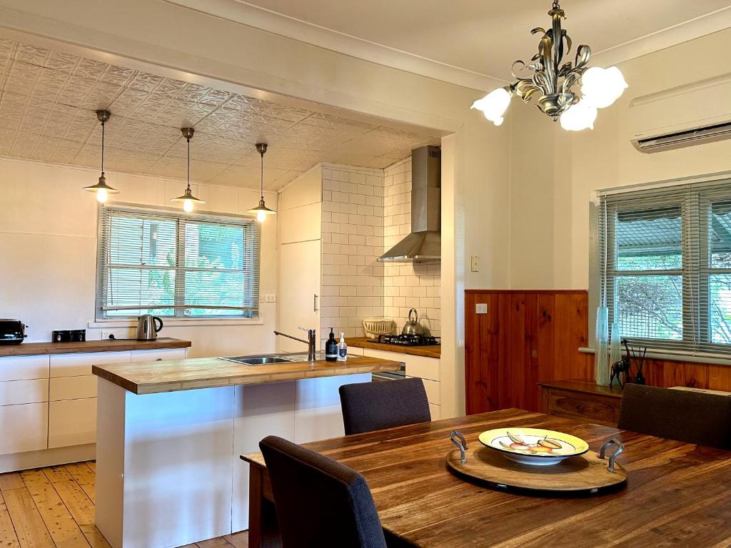 Cherry Blossom Cottage - Beechworth-Getaways photo 1
