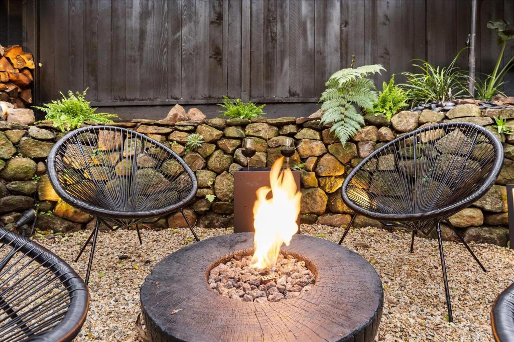 The Black Nest - Hot Tub Romantic Getaway photo 4
