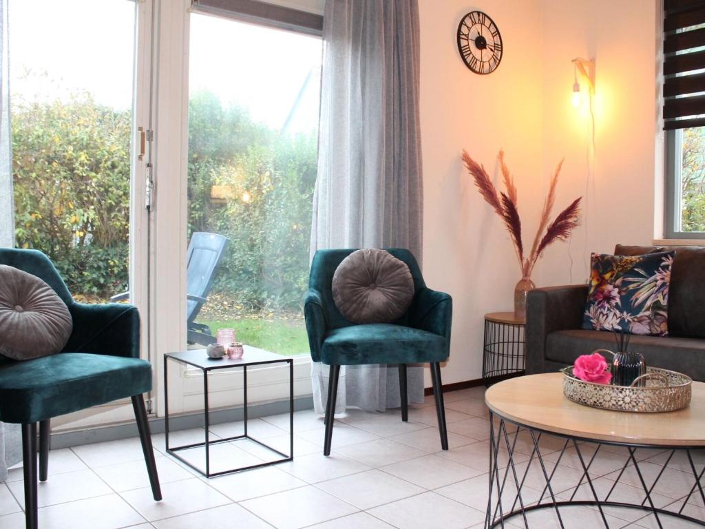 Nice holiday home with sauna, in a holiday park only 200m away from the beach photo 4