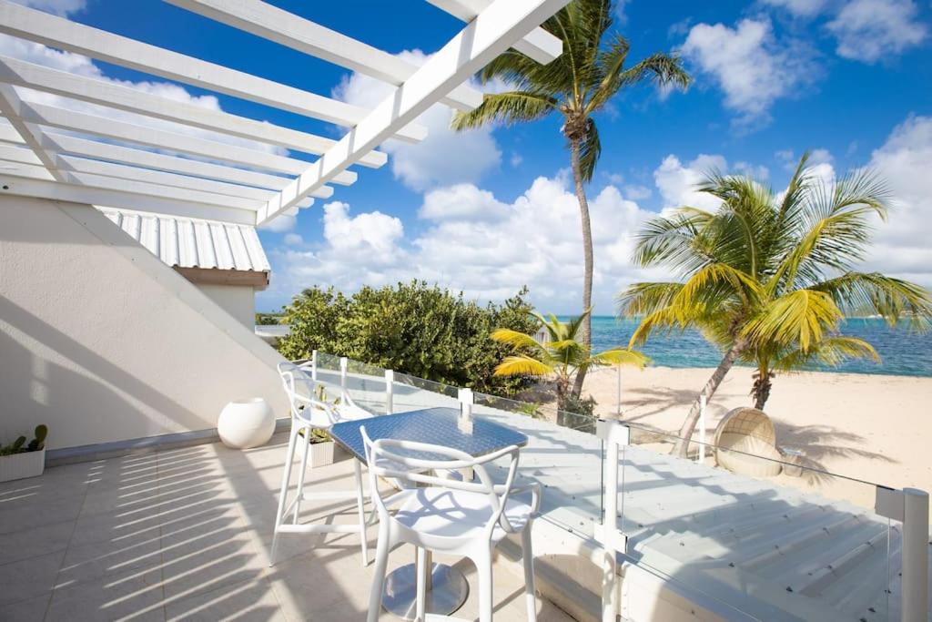 Ti-Case - Feet in the Sand - Beachfront Gem photo 4