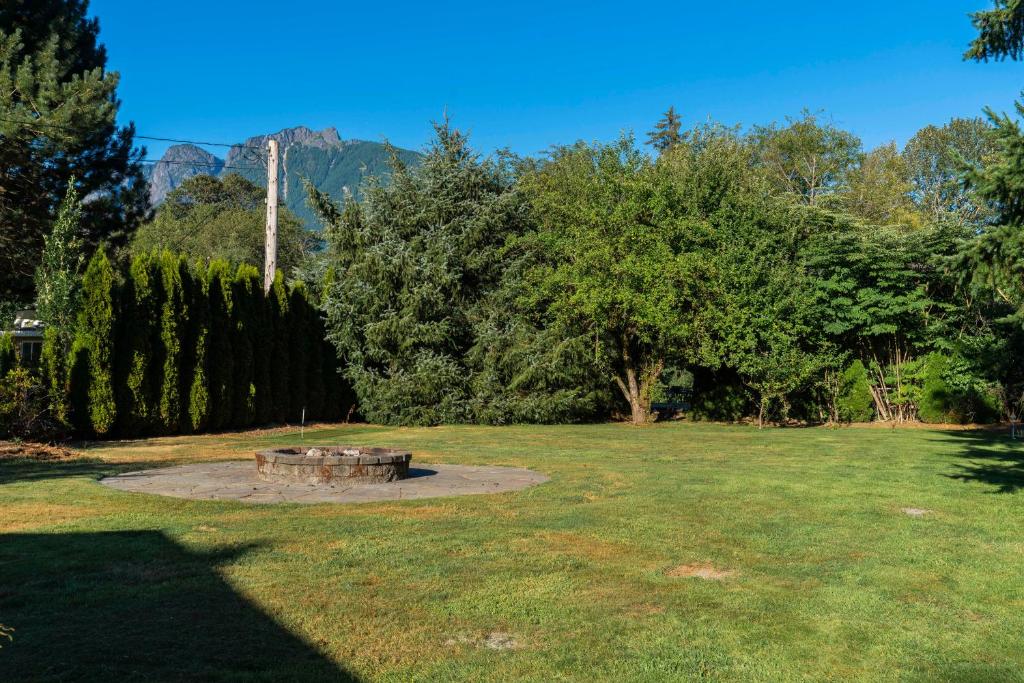 North Bend Retreat with hot tub and views of Mt Si photo 3
