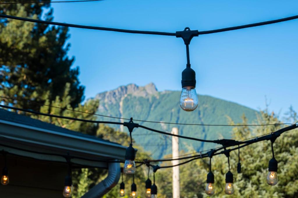 North Bend Retreat with hot tub and views of Mt Si photo 4