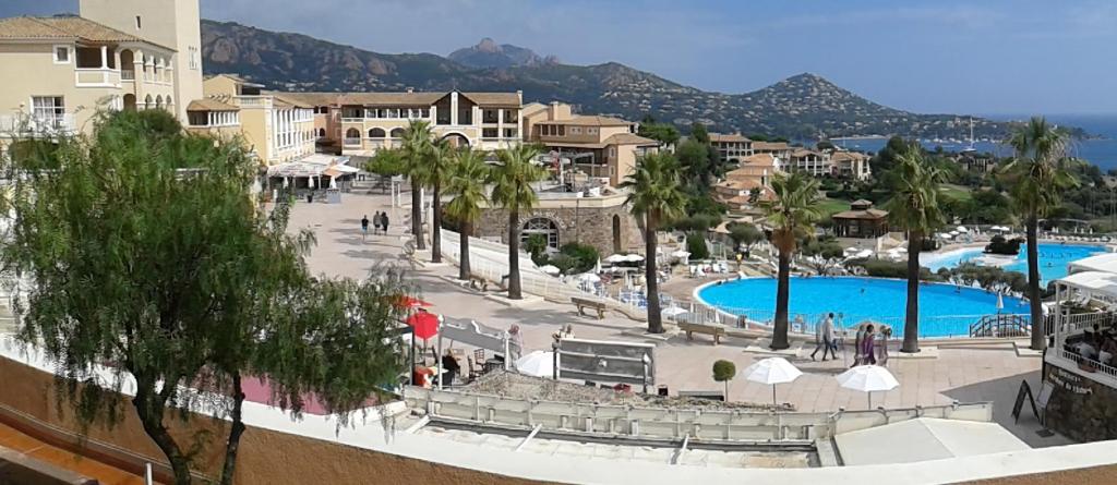APPARTEMENT CAP ESTEREL CLIMATISE VUE MER photo 4