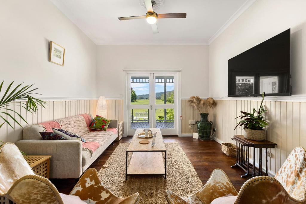 4 Bedroom Farm Cottage on the Bellinger River photo 4