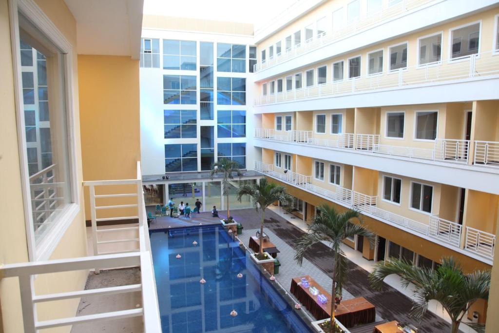 Sylvia Hotel Premier Kupang - Tap to explore photos