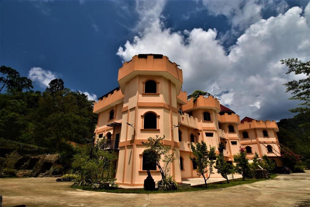 Lake Castle photo 2