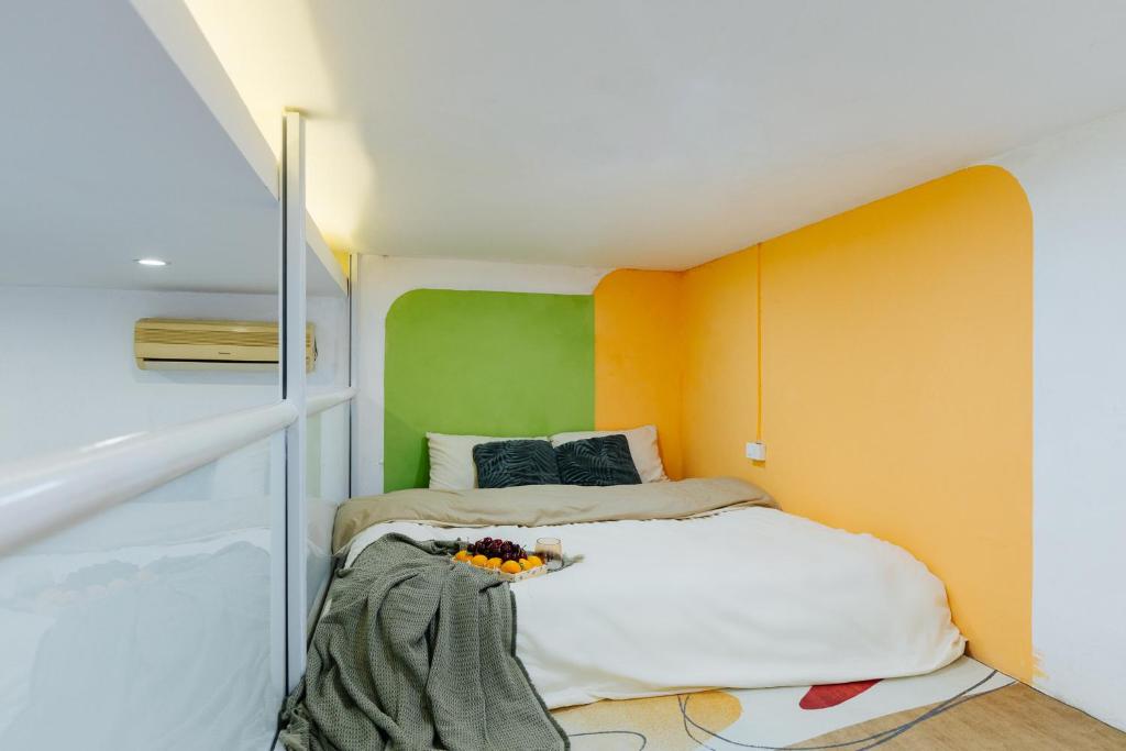 Economy & Premium with large groups, central location