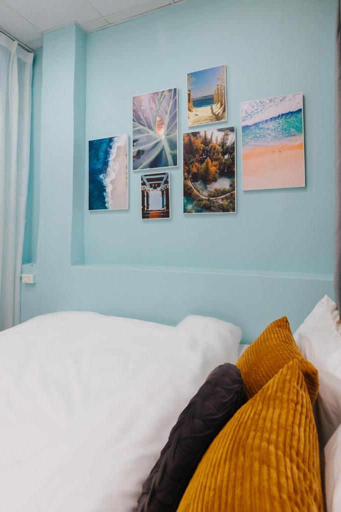 Economy & Premium with large groups, central location