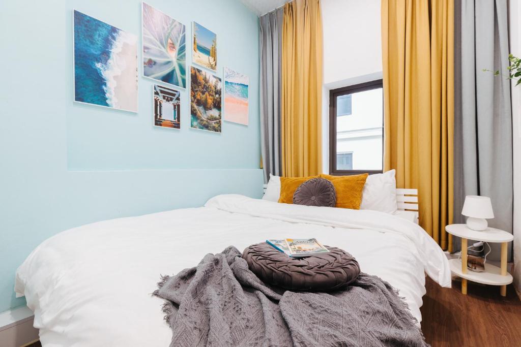 Economy & Premium with large groups, central location