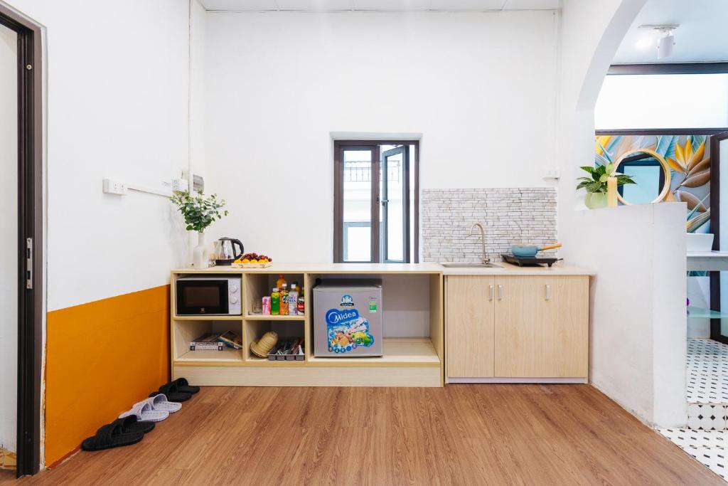 Economy & Premium with large groups, central location