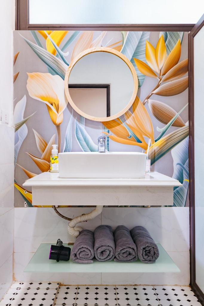 Economy & Premium with large groups, central location